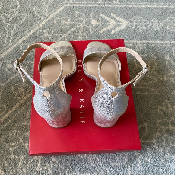 Kelly & Katie Caital Heels Silver 7M - Picture 6 of 17